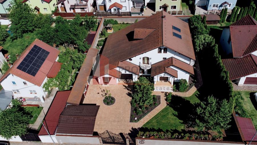Casă individuală cu 7 camere cu Canalizare în Ghimbav Livadă