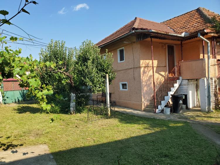 Casă individuală cu 4 camere cu Teren 2200 Mp în Curtișoara