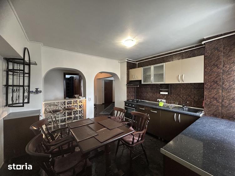Apartament cu 4 camere decomandat în Central