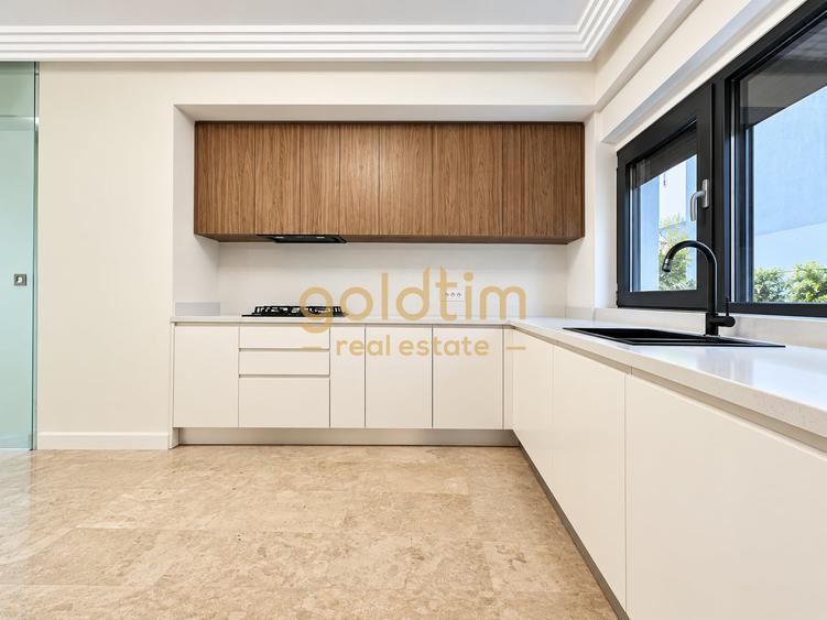 Apartament cu 4 camere decomandat, mobilat în Capitale