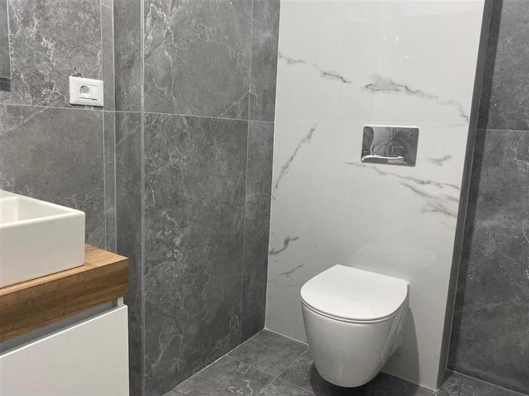 Apartament cu 2 camere decomandat în Tractorul