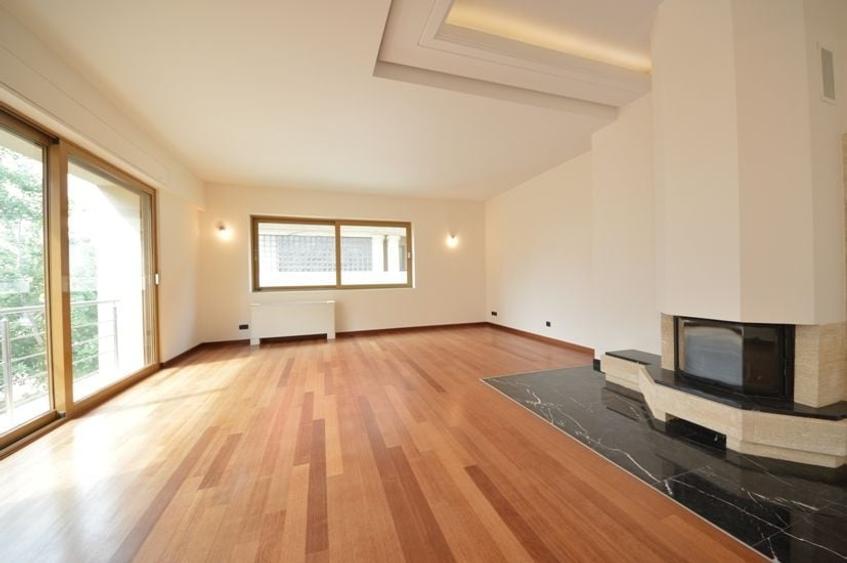 Apartament cu 5 camere decomandat în Primăverii