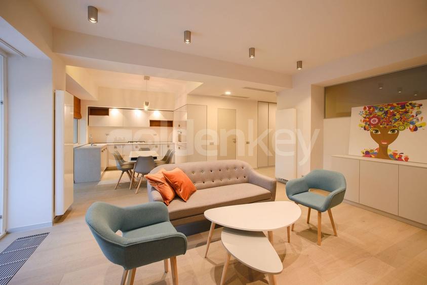 Apartament cu 3 camere semidecomandat, mobilat în Iancu Nicolae