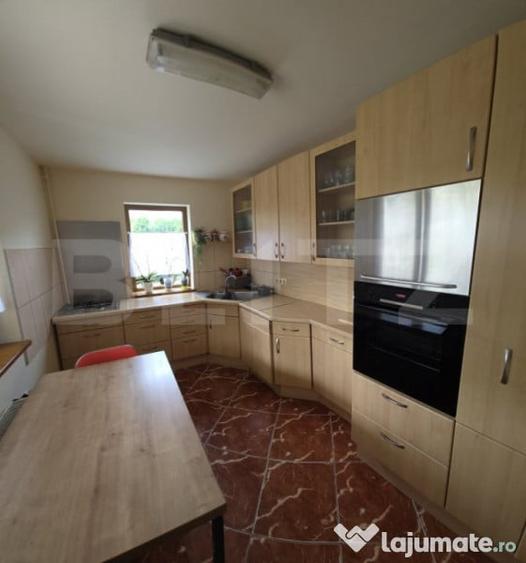 Casa de vanzare, 6 camere, 340 mp, cu 22 arii de teren, zona - 11
