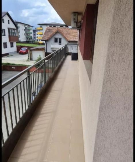 Apartament cu 3 camere decomandat în Florești — fotografia 3