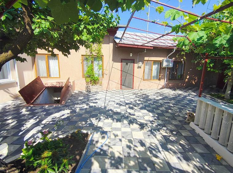 Casa de vanzare, 5 camere, ultracentral, 400 m de Piata Civica, teren 384 mp, full mobilat, toate ut - 2