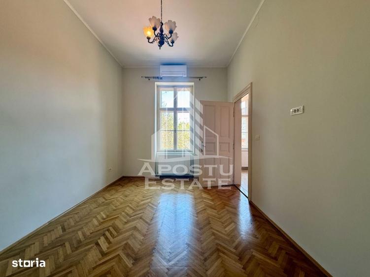 Apartament cu 4 camere în Ciupercenii Noi