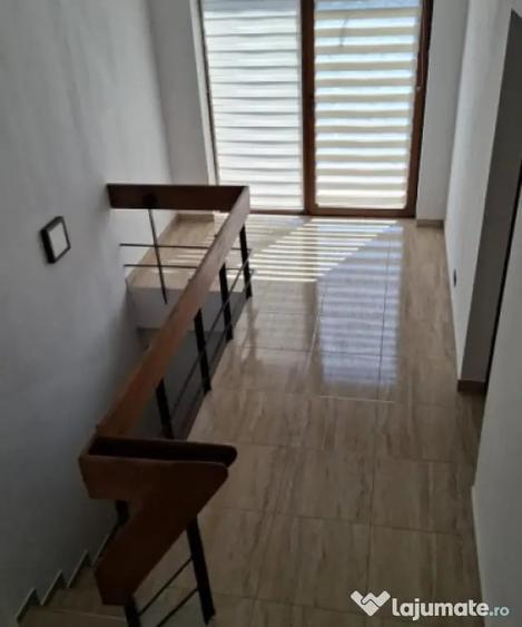 Casă cu 4 camere cu Teren 120 Mp în 1 Mai
