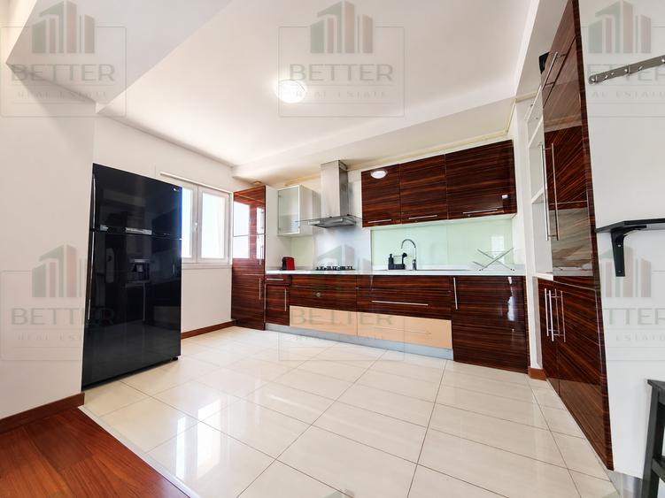Apartament cu 3 camere semidecomandat în Ștefăneștii de Jos