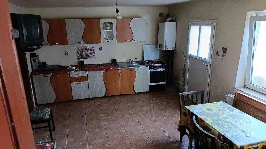 Casă cu 3 camere cu Teren 2000 Mp în Viștea