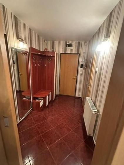 Apartament cu 4 camere decomandat, mobilat în Titan