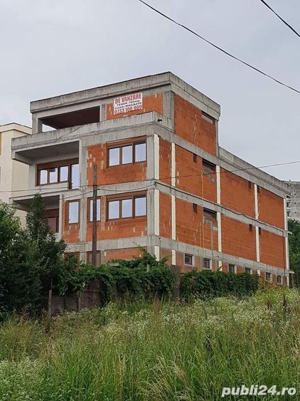 Casă cu 8 camere cu Teren 350 Mp în Central
