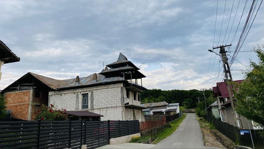 Casă cu 4 camere cu Teren 815 Mp în Ocnița