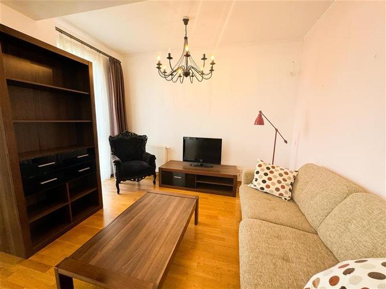 Apartament cu 3 camere decomandat, mobilat în Central
