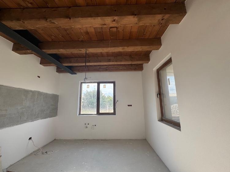 Casă individuală cu 5 camere cu Teren 652 Mp în Nojorid