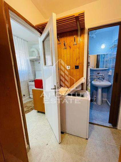 Garsonieră decomandată în 6 Vânători