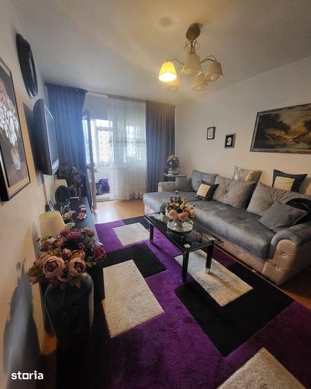 Apartament cu 3 camere decomandat în Republicii