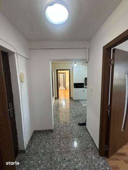 Apartament 3 camere, 70 mp + balcon, 2 bai, centrala noua, boxa Cr - 8