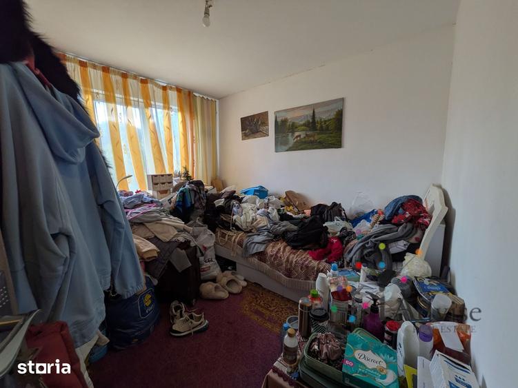 Apartament cu 4 camere decomandat în Dârste