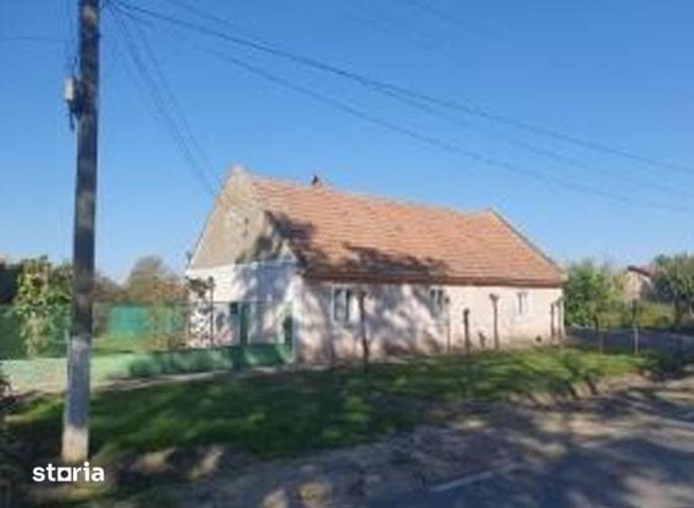 Casă cu 2 camere cu Teren 1386 Mp în Central