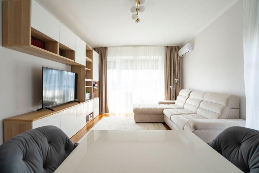 Apartament cu 3 camere decomandat, mobilat în Central