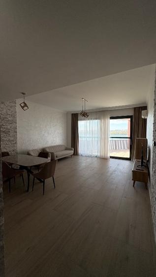 Apartament cu 3 camere decomandat, mobilat în Faleza Nord