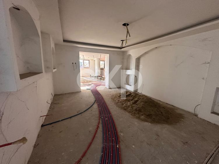 Casă individuală cu 12 camere cu Canalizare în Giulești