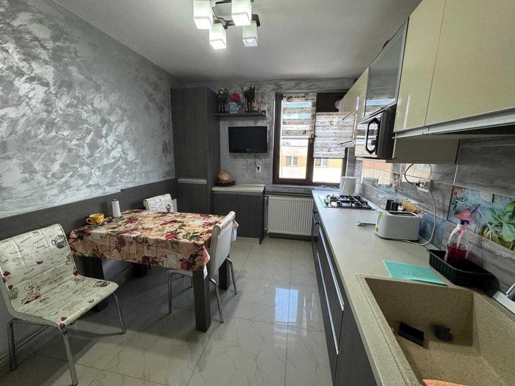 Apartament cu 4 camere decomandat în Banat