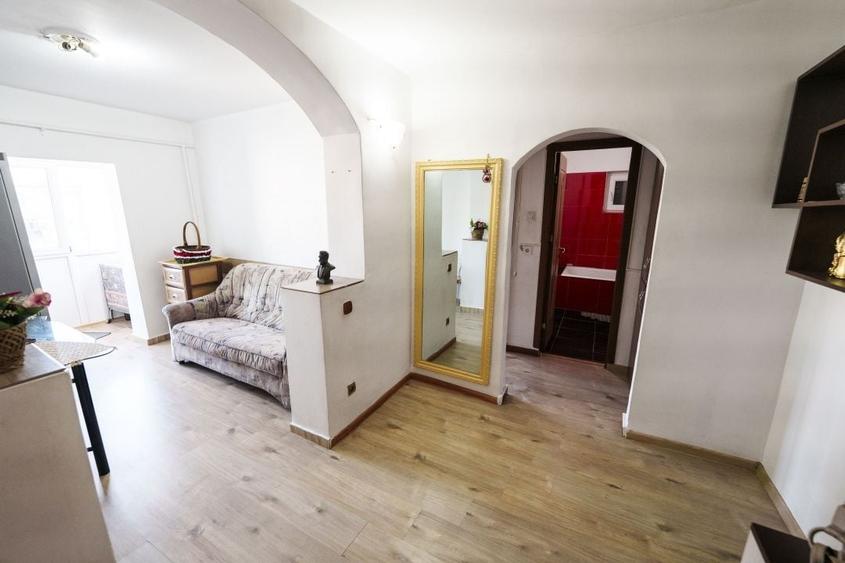 Apartament cu 2 camere decomandat, mobilat în Rovine