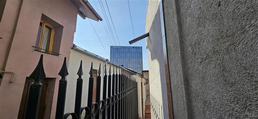 Casă cu 14 camere cu Piscina în Aeroport