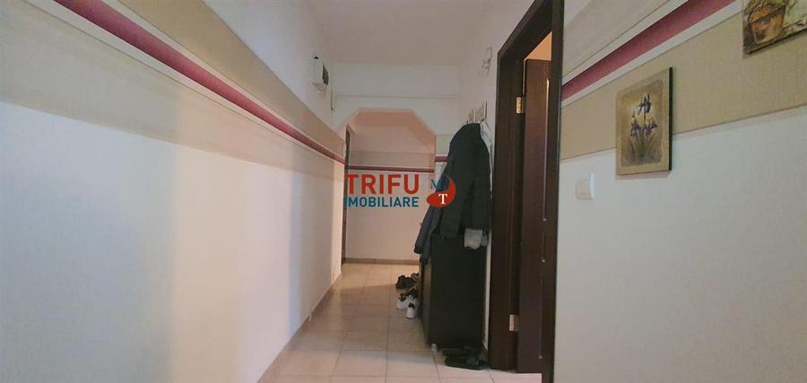 Apartament cu 3 camere semidecomandat, mobilat în Cetate
