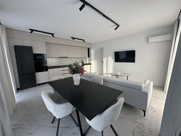 Apartament cu 3 camere semidecomandat, mobilat în Copou