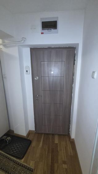 Apartament cu 3 camere decomandat în Micro 16
