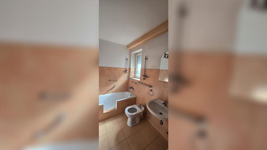 Apartament cu 4 camere decomandat în Punctele Cardinale