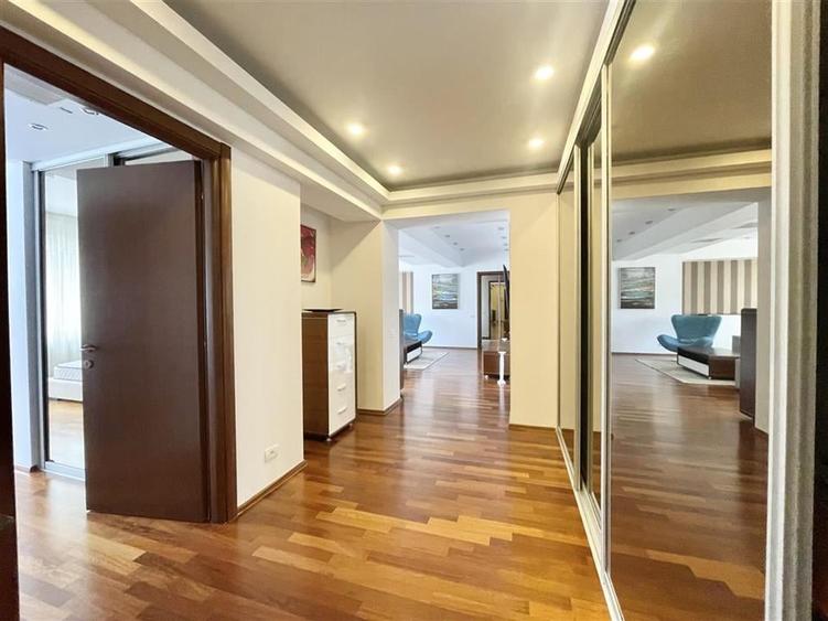 Apartament cu 3 camere decomandat în Herăstrău