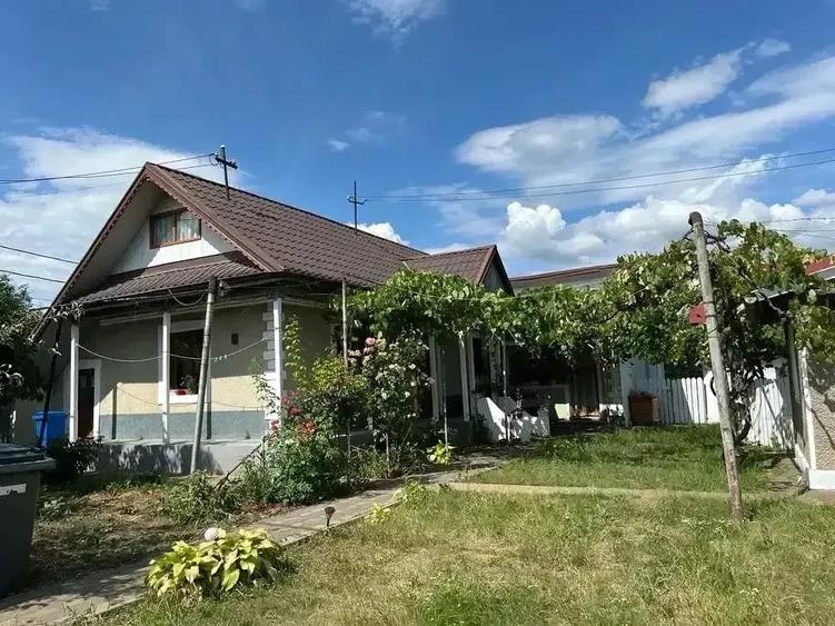 Casă cu 3 camere cu Teren 919 Mp în Dumbrava
