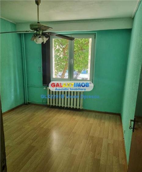 Apartament cu 3 camere semidecomandat în Titan