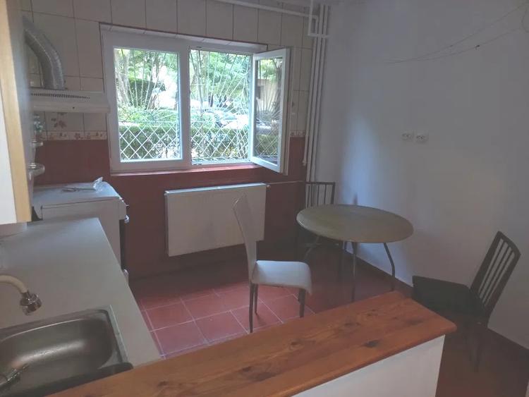 Apartament cu 2 camere semidecomandat, mobilat în Berceni