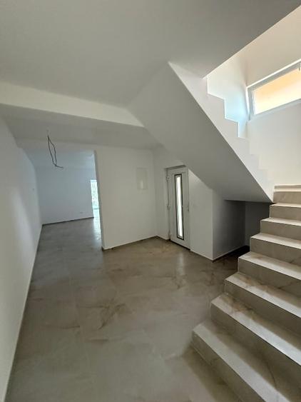 Duplex cu 4 camere cu Canalizare în Ghiroda