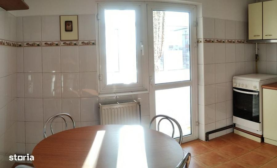 Apartament cu 3 camere decomandat în Exterior Vest
