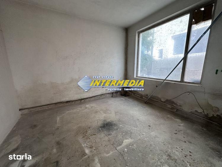 Spațiu comercial, de 250 mp, în Lipoveni