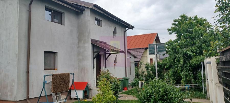 Casă individuală cu 4 camere cu Canalizare în Săbăreni