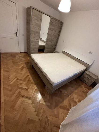 Apartament cu 4 camere decomandat în Dristor