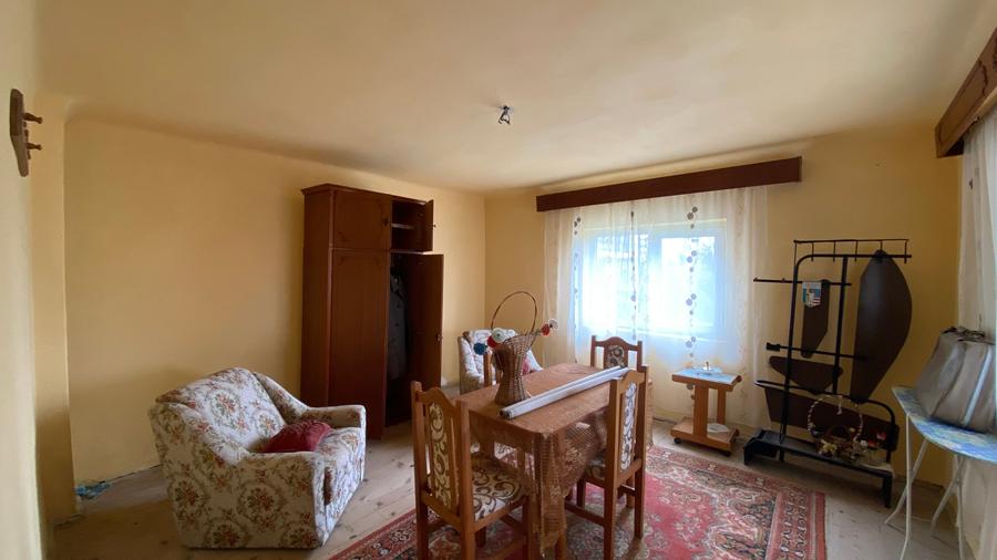 Casă individuală cu 3 camere cu Teren 3200 Mp în Dobrogostea