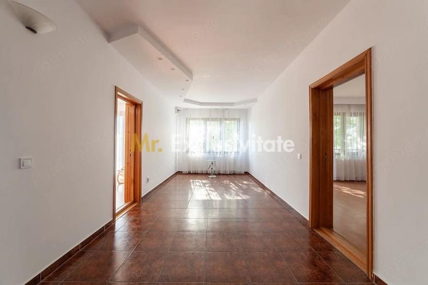 Casă cu 8 camere cu Teren 1000 Mp în Sud