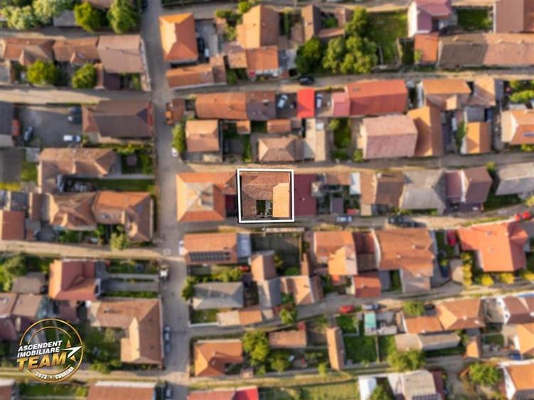 Casă individuală cu 4 camere cu Teren 163 Mp în Central