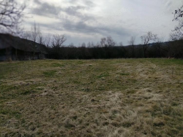 Casă cu 2 camere cu Teren 10000 Mp în Fârtățești