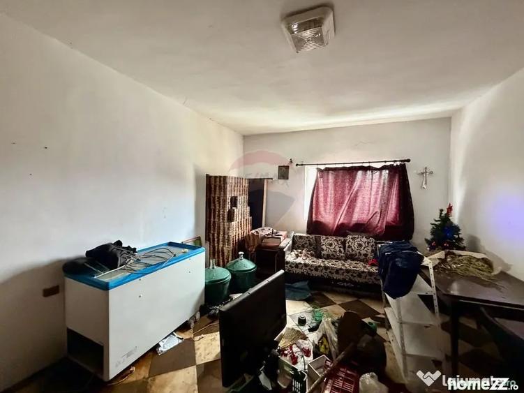 Casă cu 4 camere cu Teren 7727 Mp în Blidari (Cârligele)