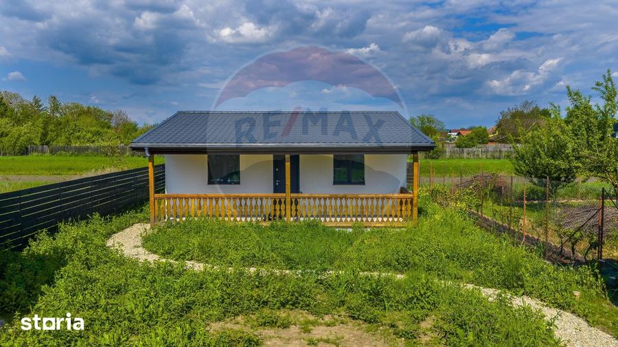 Casă cu Teren 1007 Mp în Stupini