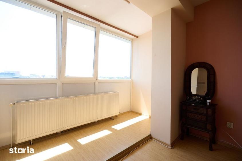 Apartament cu 4 camere semidecomandat în Craiovei